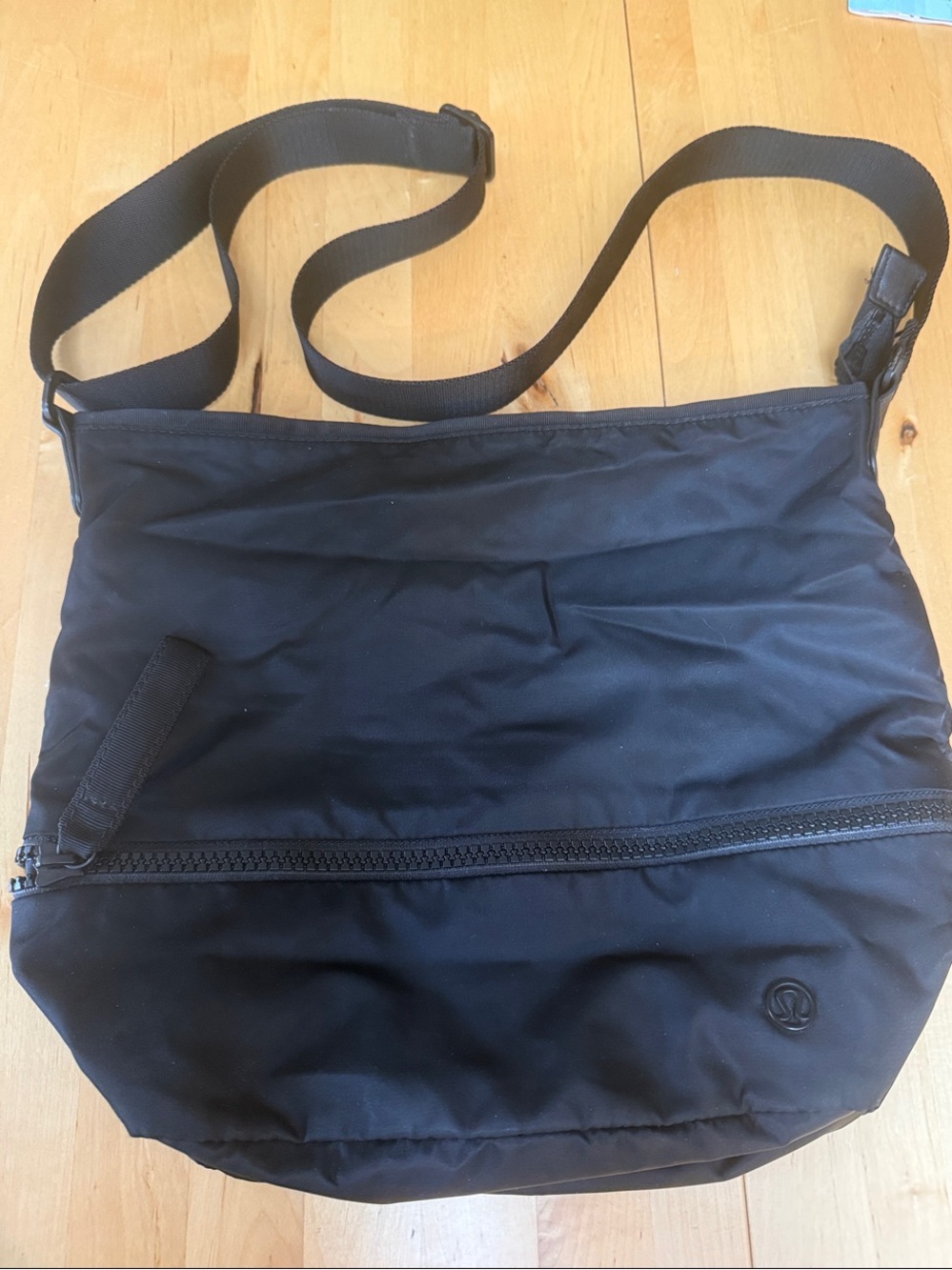 lululemon athletica Go Lightly Black Lightweight Crossbody Messenger